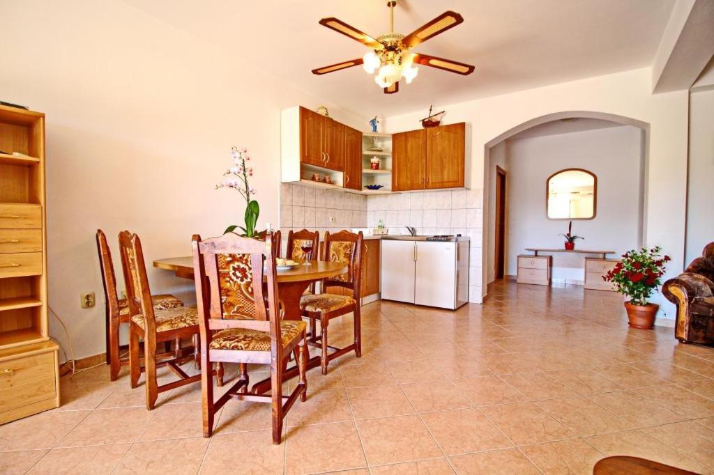 Apartments Veselka, Лумбарда Екстериор снимка