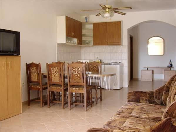 Apartments Veselka, Лумбарда Екстериор снимка